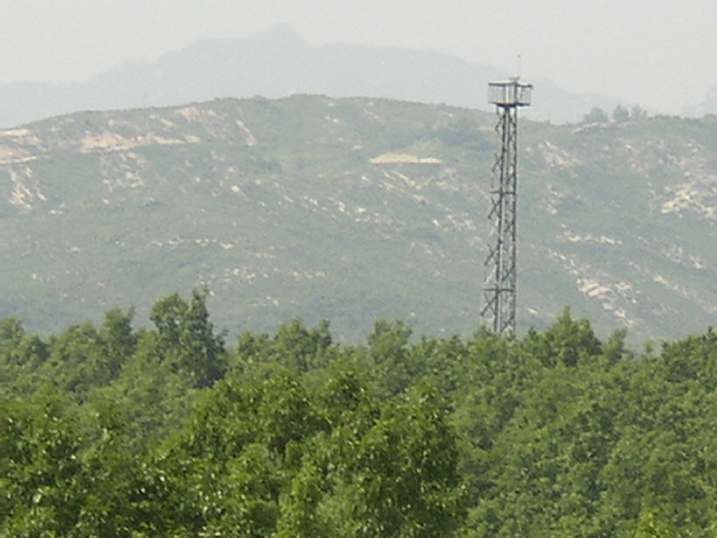 緑のない北朝鮮の山